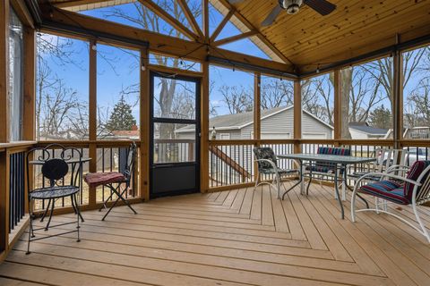 Tiny photo for 921 W Wood Street, Bloomington, IL 61701 (MLS # 12583008)