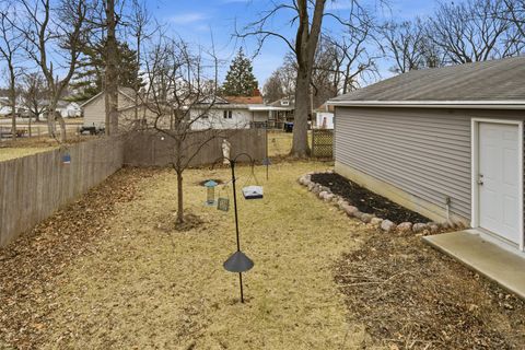 Tiny photo for 921 W Wood Street, Bloomington, IL 61701 (MLS # 12583008)