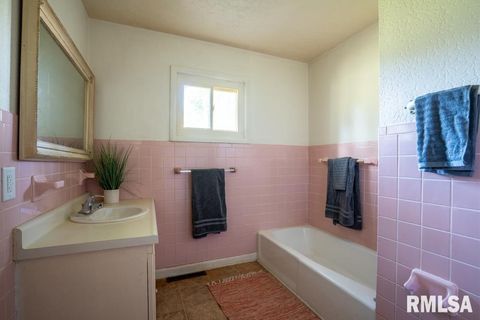 Tiny photo for 603 S MAPLE Street, West Frankfort, IL 62896 (MLS # QC4268649)