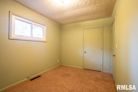 Tiny photo for 603 S MAPLE Street, West Frankfort, IL 62896 (MLS # QC4268649)
