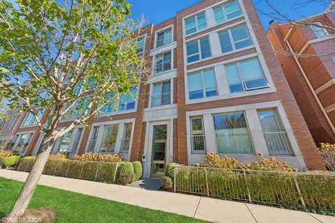 2749 N Lakewood Avenue 1N Chicago IL 60614