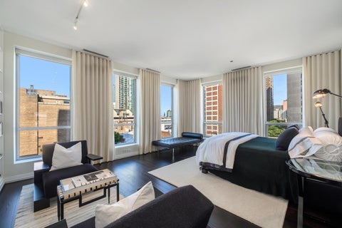 Tiny photo for 30 W Oak Street #7B, Chicago, IL 60610 (MLS # 12731201)