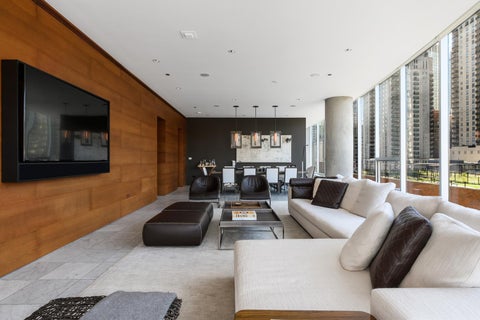 Tiny photo for 30 W Oak Street #7B, Chicago, IL 60610 (MLS # 12731201)