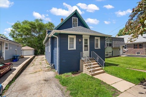 Tiny photo for 847 Bowditch Avenue, Aurora, IL 60506 (MLS # 12655691)