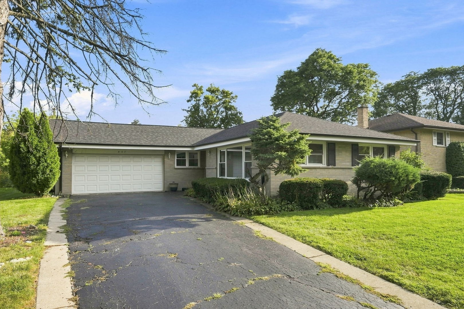 807 E Golfview Drive