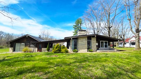 Photo of 15019 N Illnois Hwy 37, Mt Vernon, IL 62864 (MLS # 12583279)