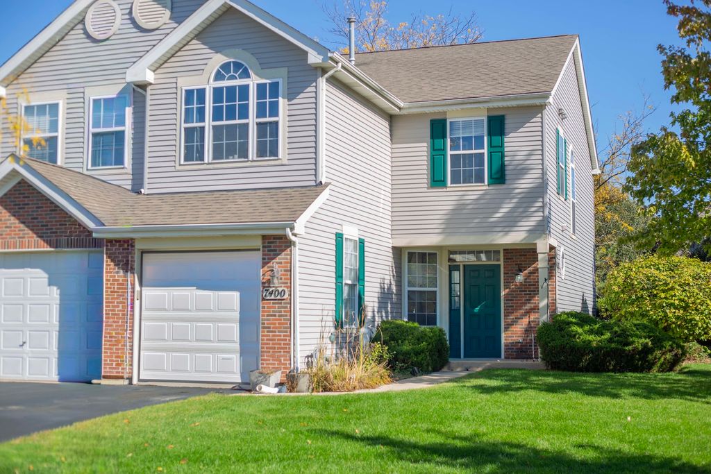 Photo for 7400 Grandview Court, Carpentersville, IL 60110 (MLS # 12501154)