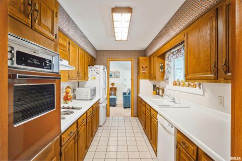 Tiny photo for 3431 37TH Avenue, Rock Island, IL 61201 (MLS # QC4269622)