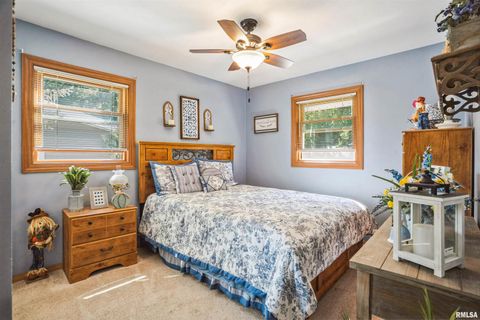 Tiny photo for 3431 37TH Avenue, Rock Island, IL 61201 (MLS # QC4269622)