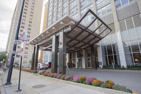 655 W IRVING PARK Road 5104 Chicago IL 60613