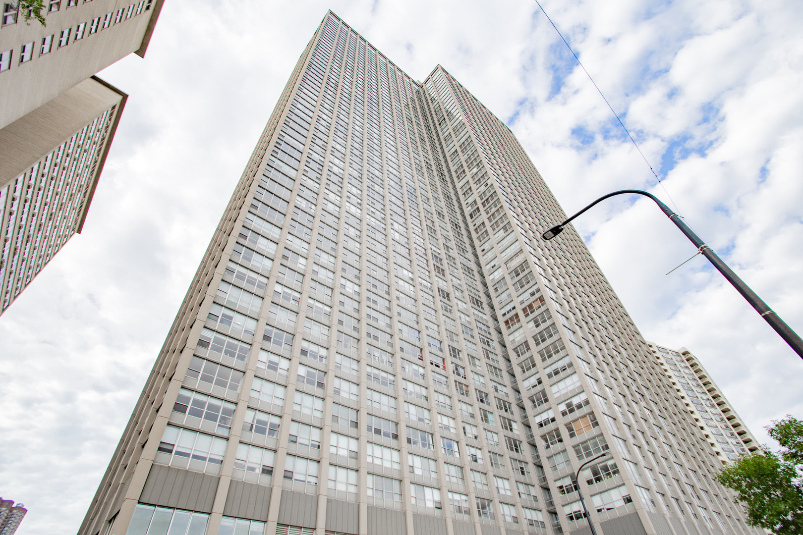655 W IRVING PARK Road 5104