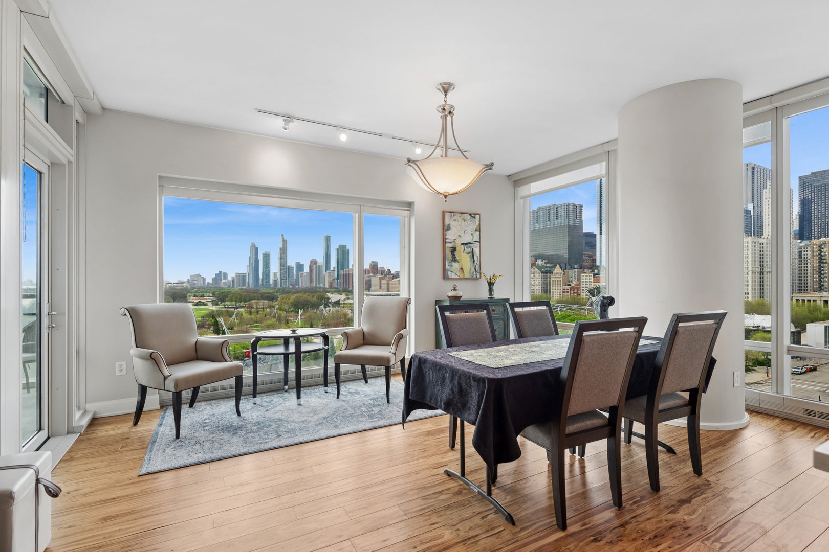 340 E RANDOLPH Street 907