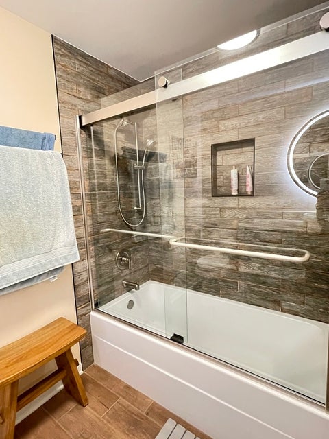 Tiny photo for 1039 Garfield Avenue, Libertyville, IL 60048 (MLS # 12769168)
