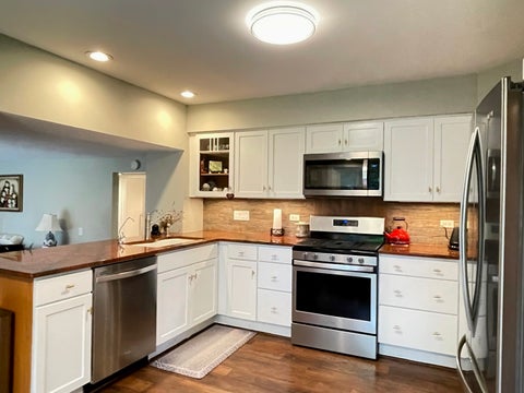 Tiny photo for 1039 Garfield Avenue, Libertyville, IL 60048 (MLS # 12769168)