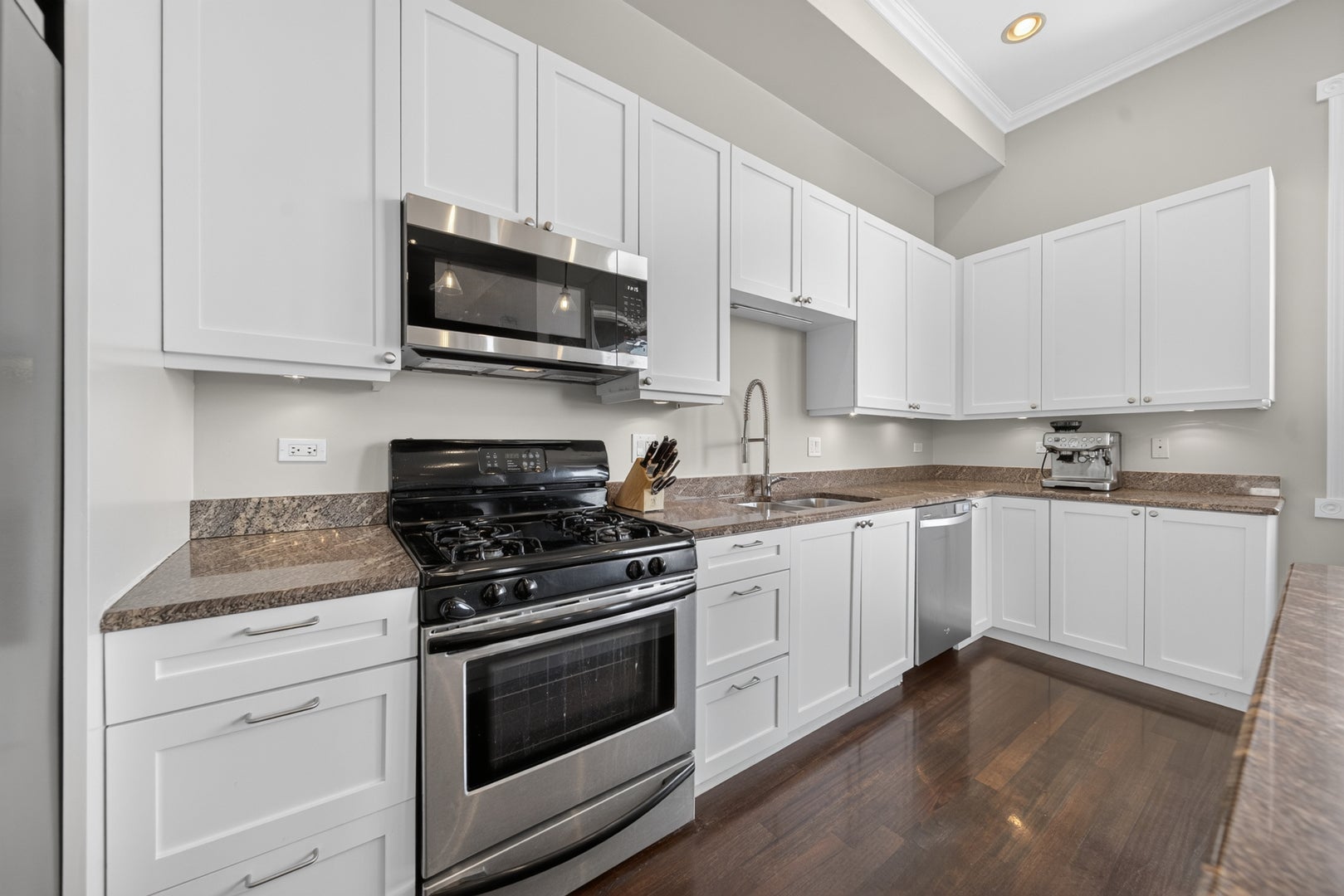 1555 N Wood Street 403