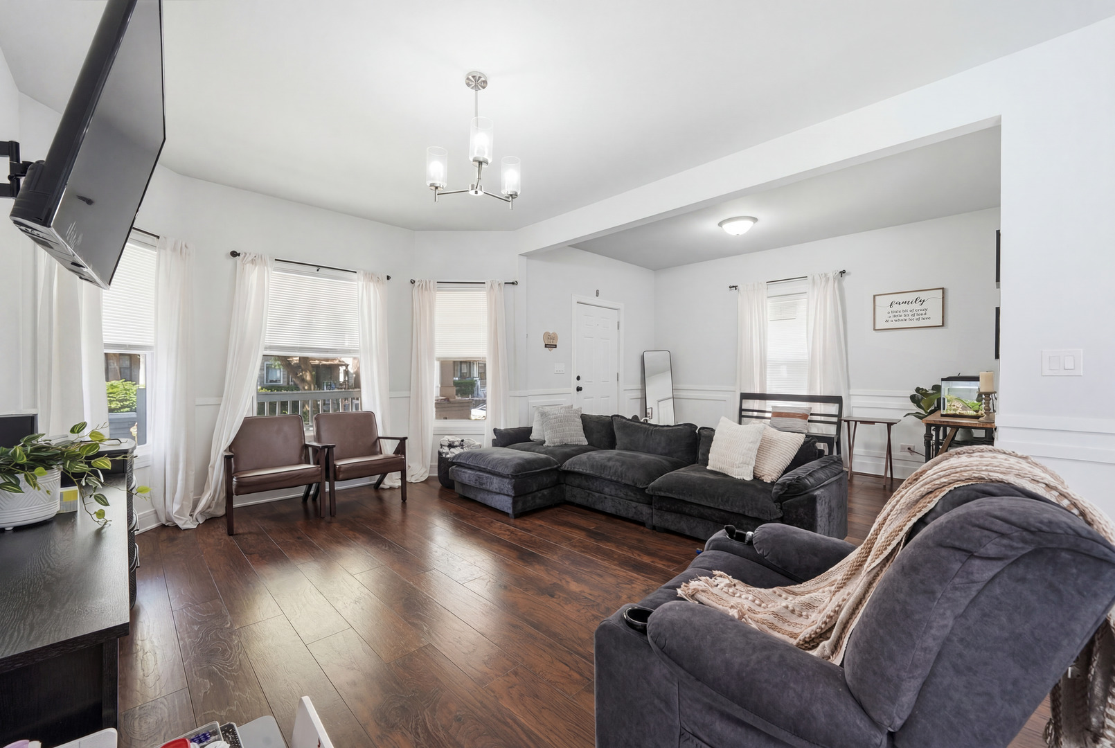 945 N Lawler Avenue