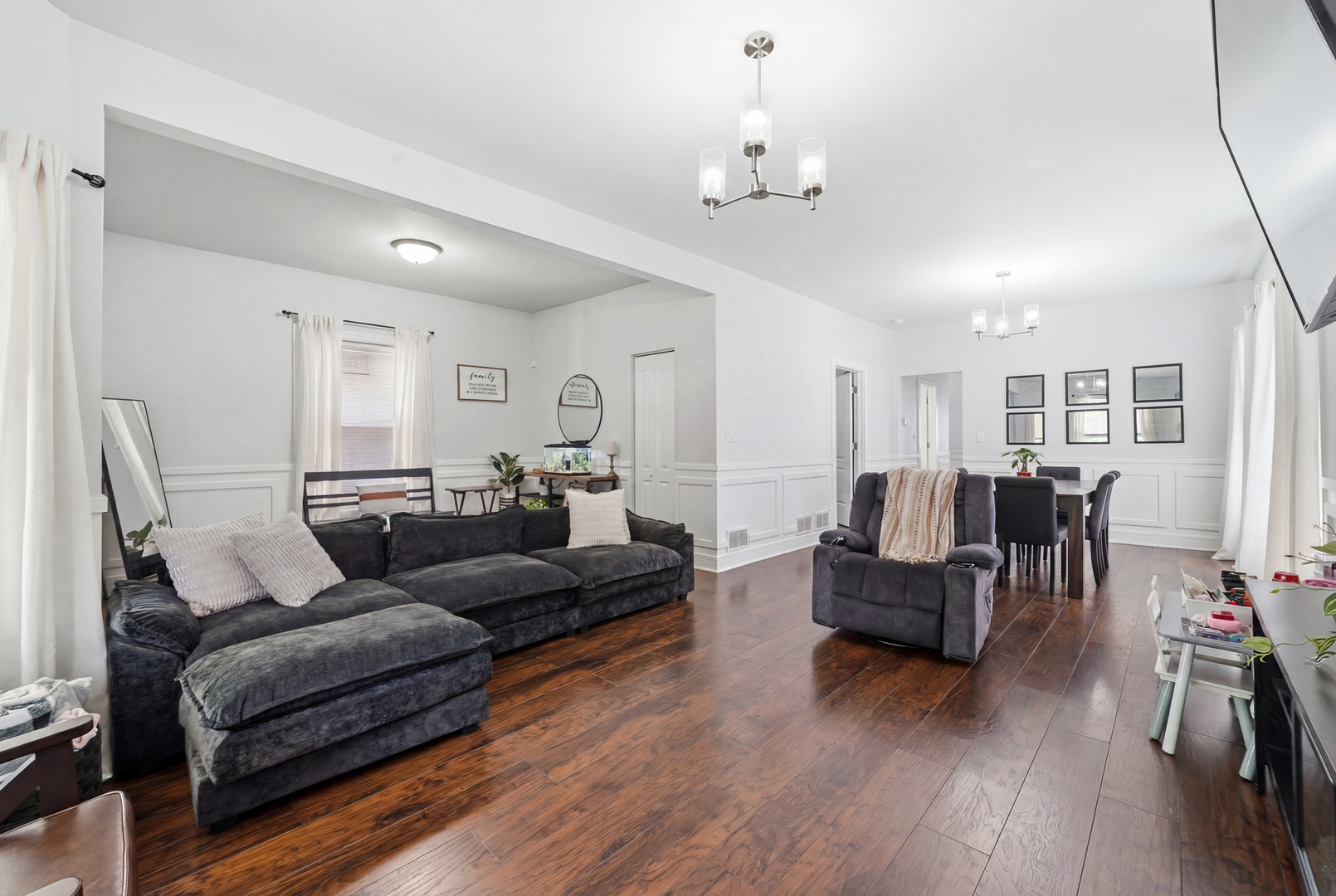 945 N Lawler Avenue