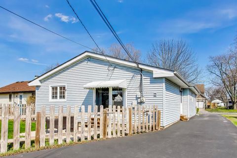 Tiny photo for 314 N Owen Street, Mount Prospect, IL 60056 (MLS # 12596123)