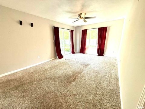 Tiny photo for 3005 W WOODLAWN Place, Marion, IL 62959 (MLS # EB458077)