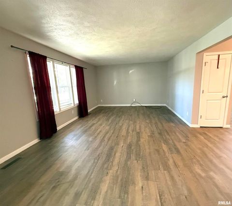 Tiny photo for 3005 W WOODLAWN Place, Marion, IL 62959 (MLS # EB458077)