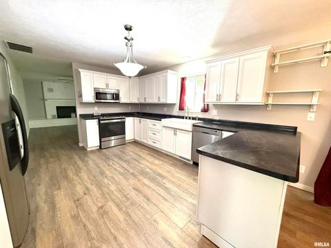 Tiny photo for 3005 W WOODLAWN Place, Marion, IL 62959 (MLS # EB458077)