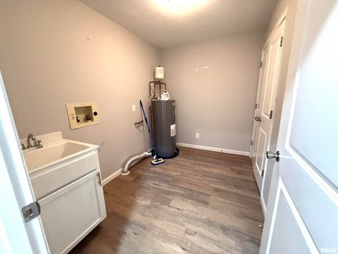 Tiny photo for 3005 W WOODLAWN Place, Marion, IL 62959 (MLS # EB458077)