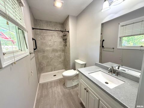 Tiny photo for 3005 W WOODLAWN Place, Marion, IL 62959 (MLS # EB458077)