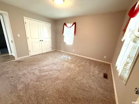 Tiny photo for 3005 W WOODLAWN Place, Marion, IL 62959 (MLS # EB458077)