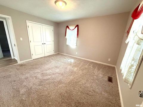 Tiny photo for 3005 W WOODLAWN Place, Marion, IL 62959 (MLS # EB458077)