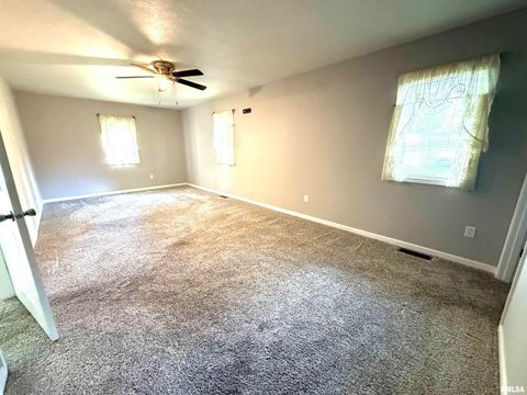 Tiny photo for 3005 W WOODLAWN Place, Marion, IL 62959 (MLS # EB458077)