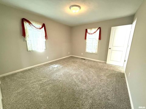 Tiny photo for 3005 W WOODLAWN Place, Marion, IL 62959 (MLS # EB458077)