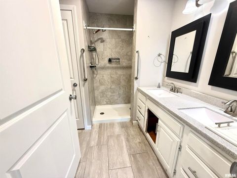 Tiny photo for 3005 W WOODLAWN Place, Marion, IL 62959 (MLS # EB458077)