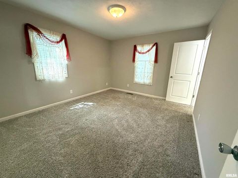 Tiny photo for 3005 W WOODLAWN Place, Marion, IL 62959 (MLS # EB458077)