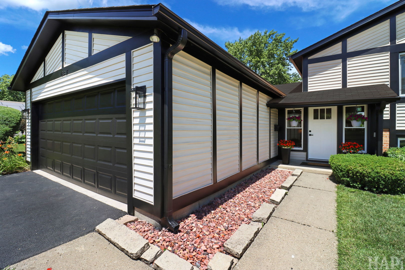 166 E Cunningham Drive