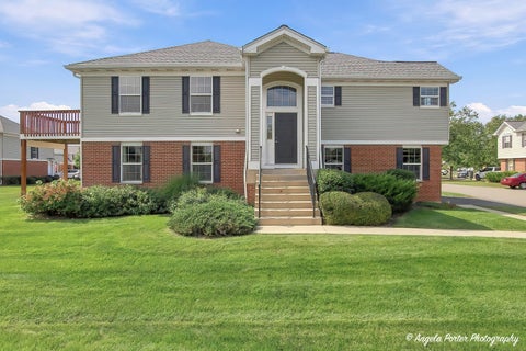 Photo of 512 Legend Lane #512, McHenry, IL 60050 (MLS # 12759107)