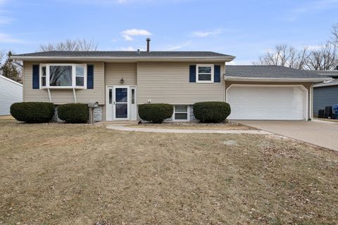 Photo of 4811 Gaines Street, Davenport, IA 52806 (MLS # 12558835)