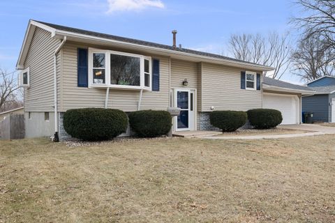 Tiny photo for 4811 Gaines Street, Davenport, IA 52806 (MLS # 12558835)