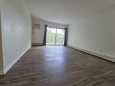 Tiny photo for 9B E Dundee Quarter Drive #303, Palatine, IL 60074 (MLS # 12714325)