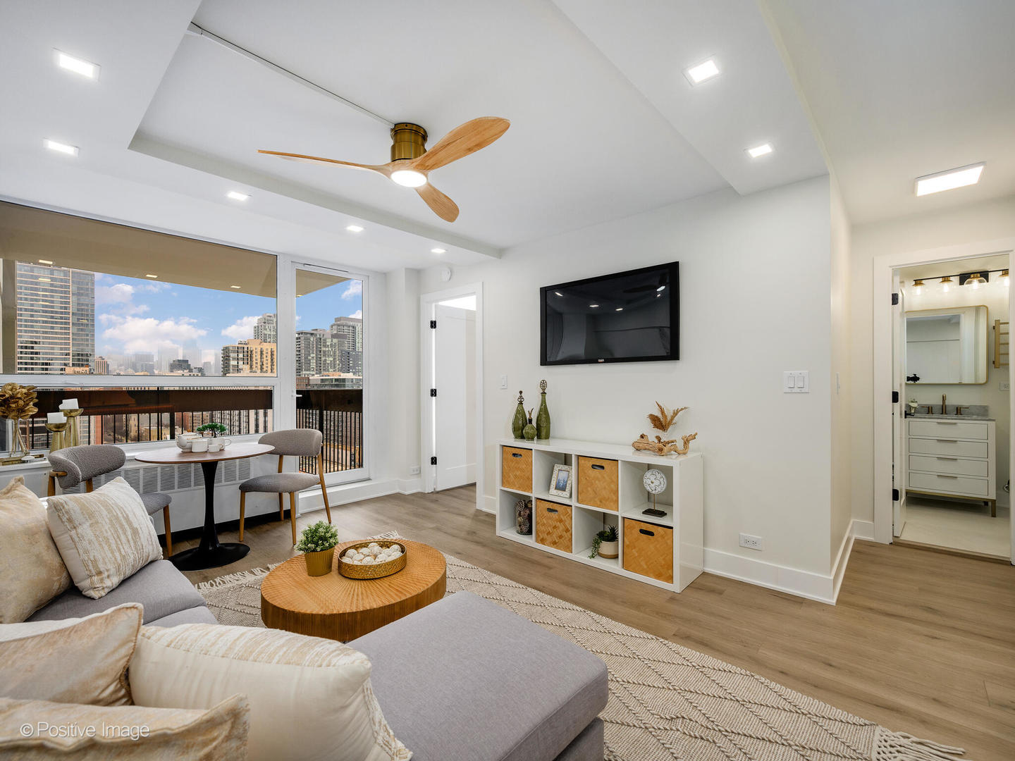 1360 N Sandburg Terrace 1807C