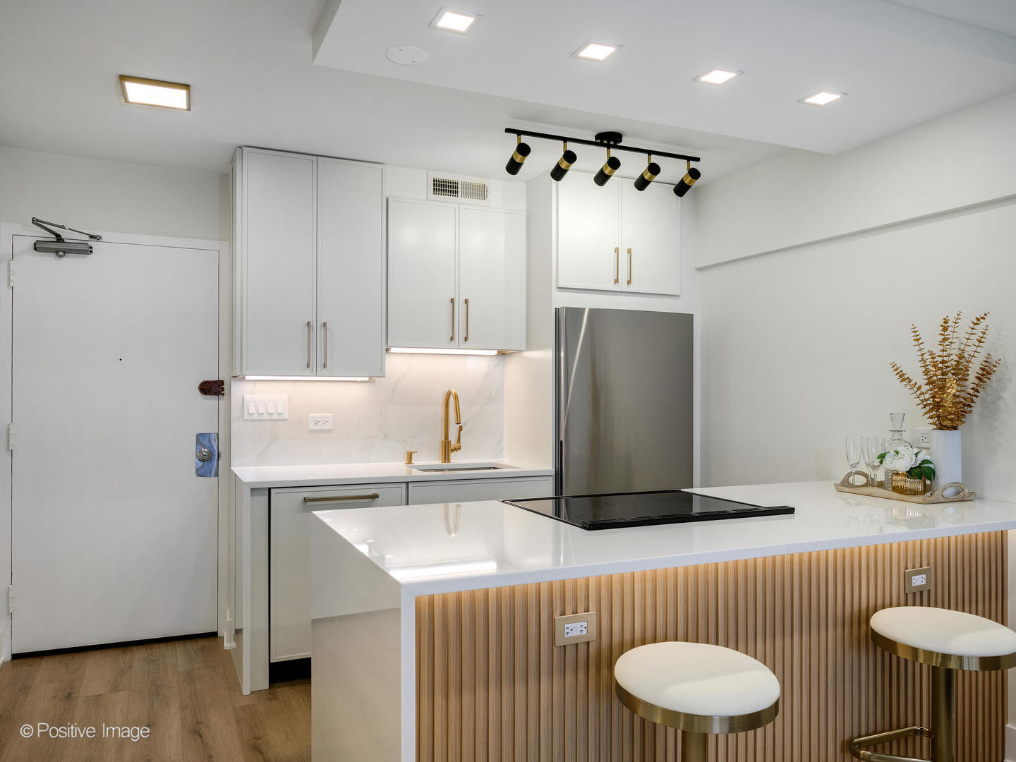 1360 N Sandburg Terrace 1807C