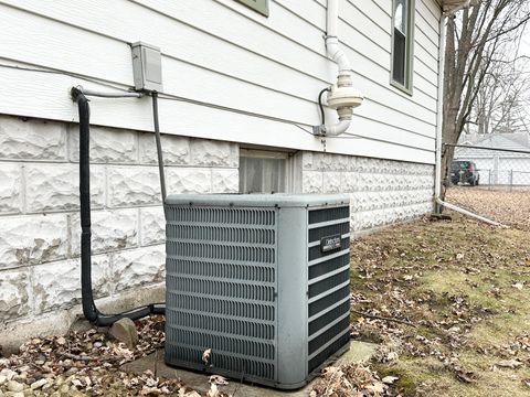 Tiny photo for 1075 S 7th Avenue, Kankakee, IL 60901 (MLS # 12572272)