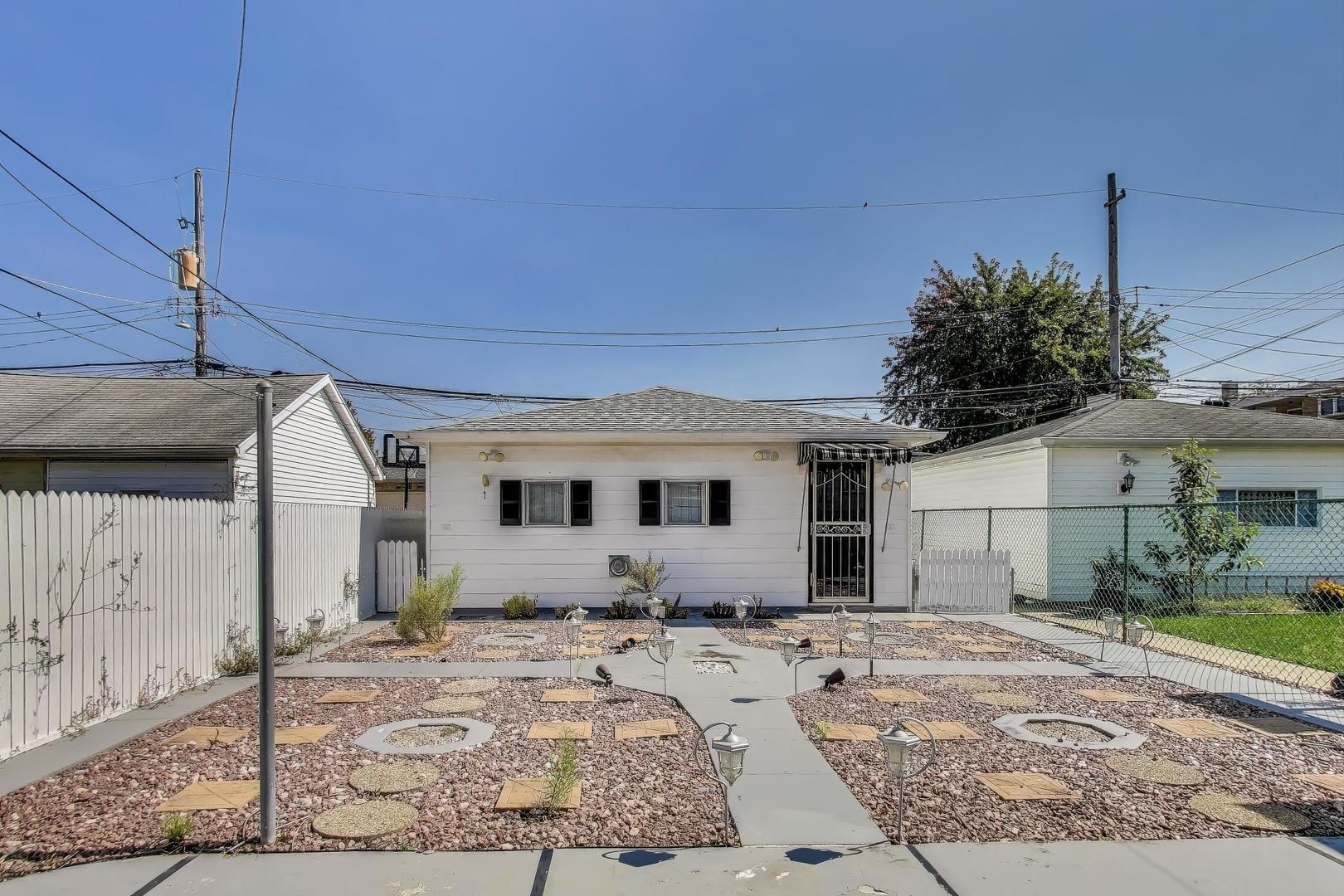 3221 N Opal Avenue