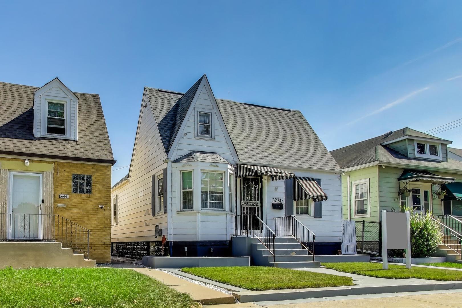 3221 N Opal Avenue