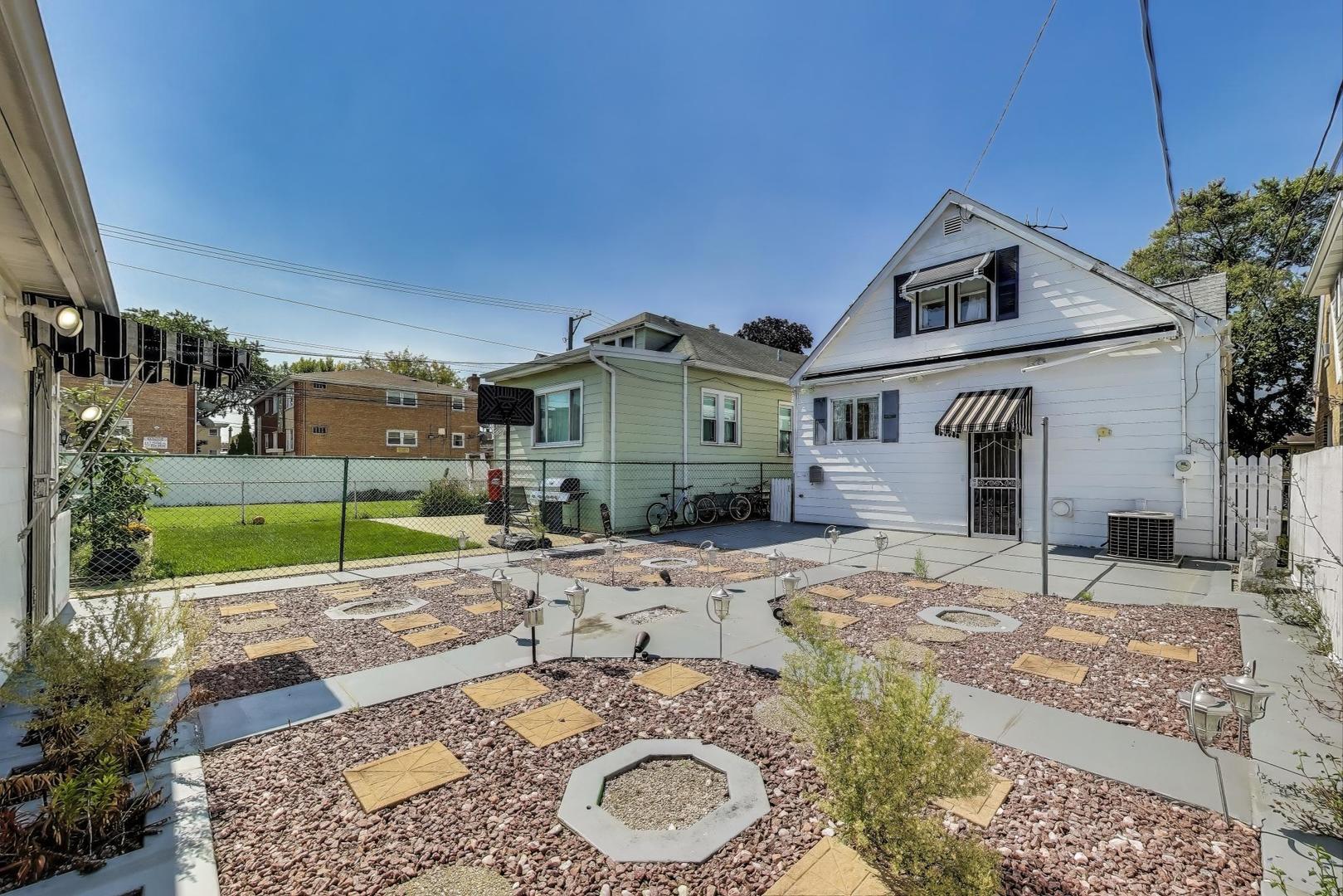 3221 N Opal Avenue