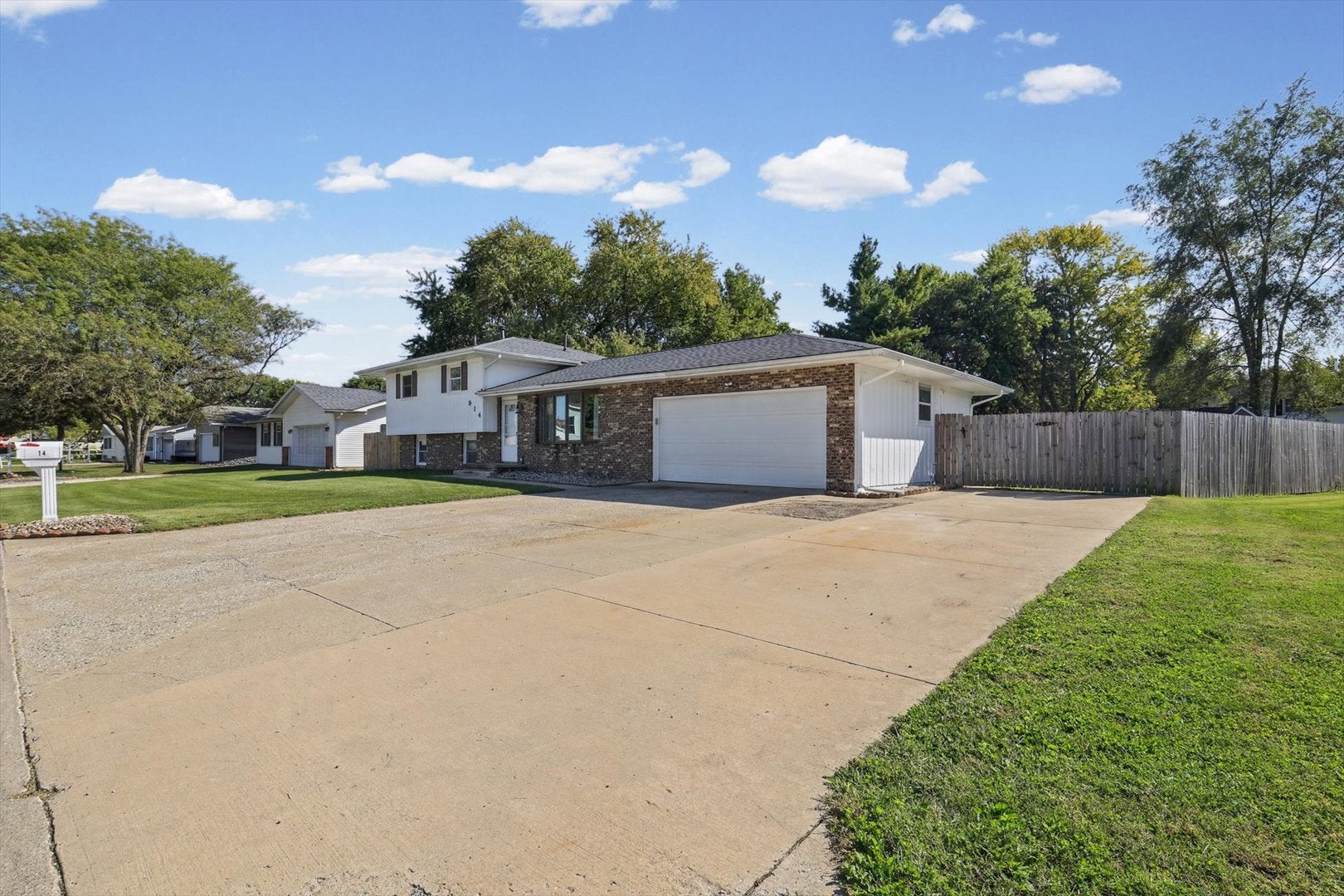 914 North Drive