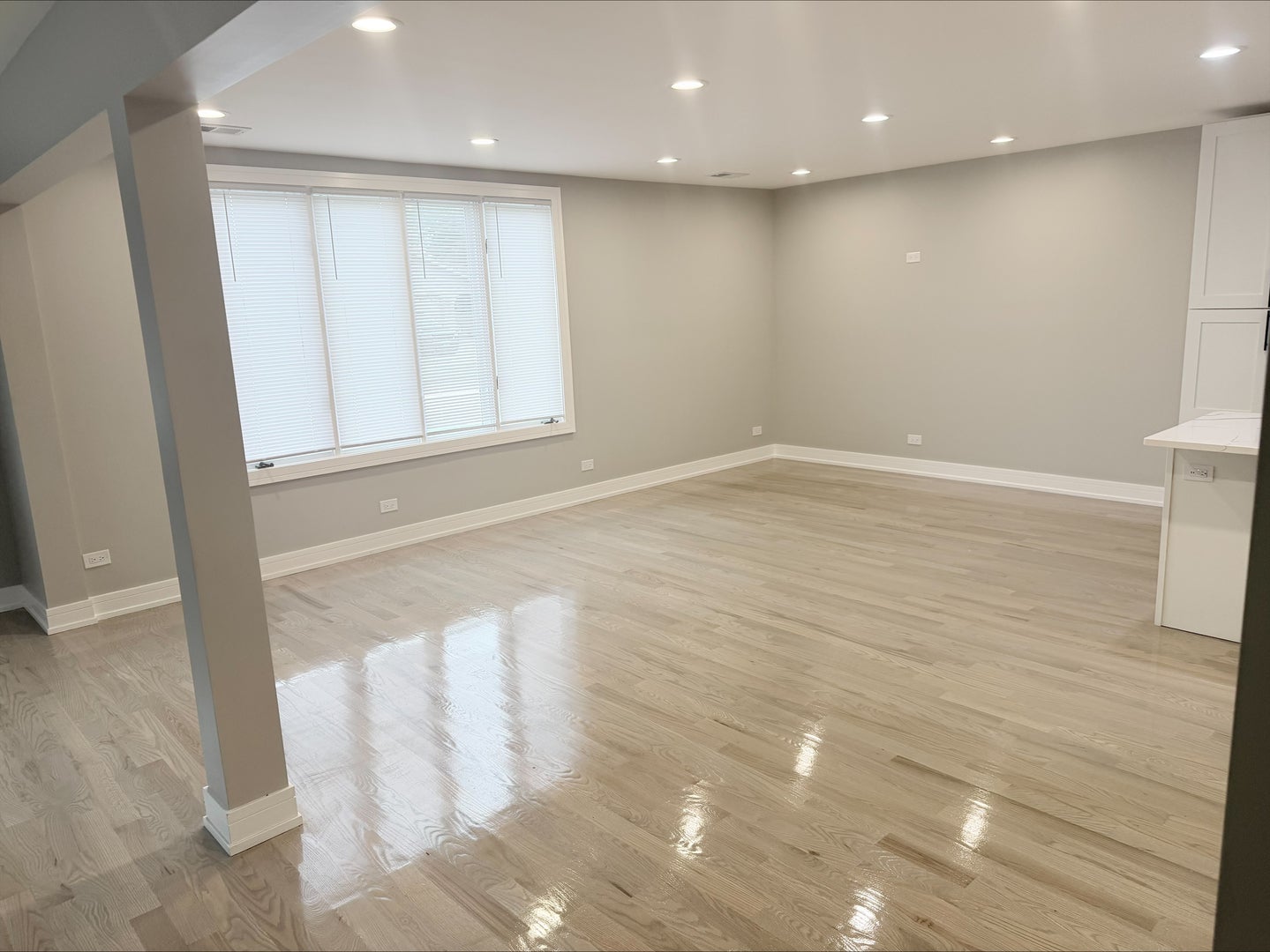 5708 W 84th Place