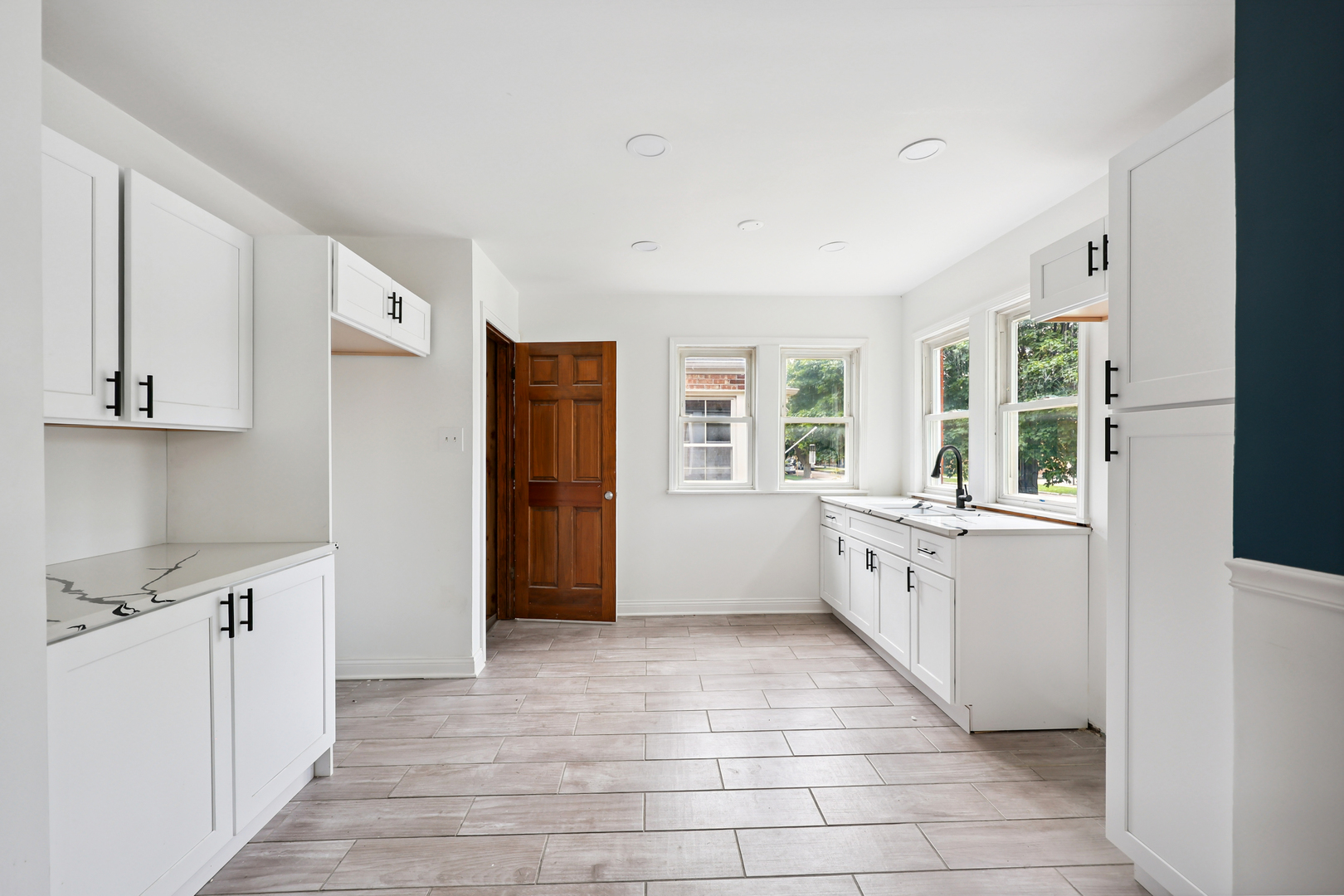 3832 W 81st Street