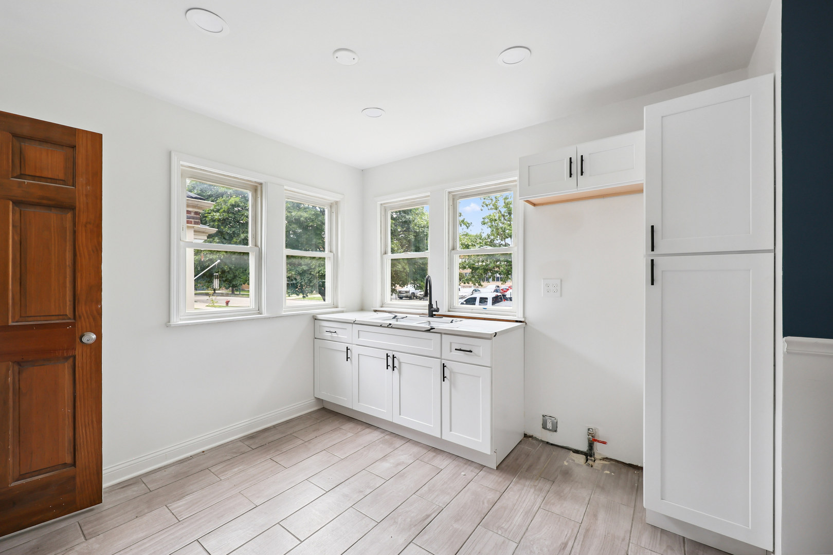 3832 W 81st Street