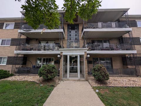 Photo of 9421 S Roberts Road #2SE, Hickory Hills, IL 60457 (MLS # 12712085)