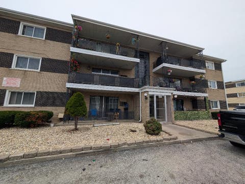 Tiny photo for 9421 S Roberts Road #2SE, Hickory Hills, IL 60457 (MLS # 12712085)